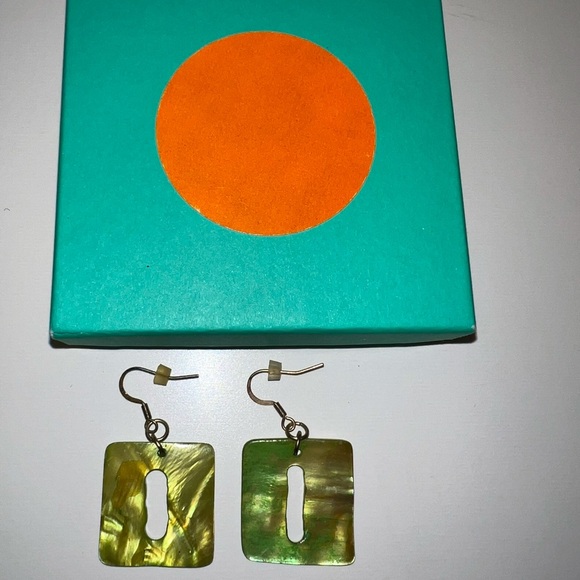 Petalura Colorful Jewelry Set with Chunky Necklace and Matching Earrings - Picture 5 of 5